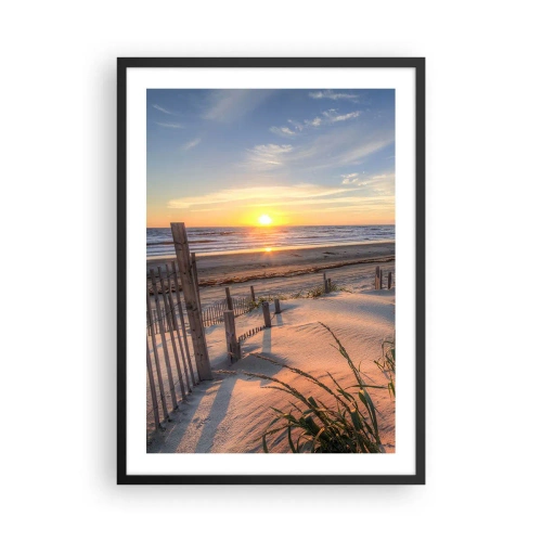 Poszter fehér keretben - A lenyugvó nap által megvilágított strand - 50x70cm - A szél ragyogása és árnyéka - Modern fali dekoráció nappalihoz és hálószobához ARTTOR