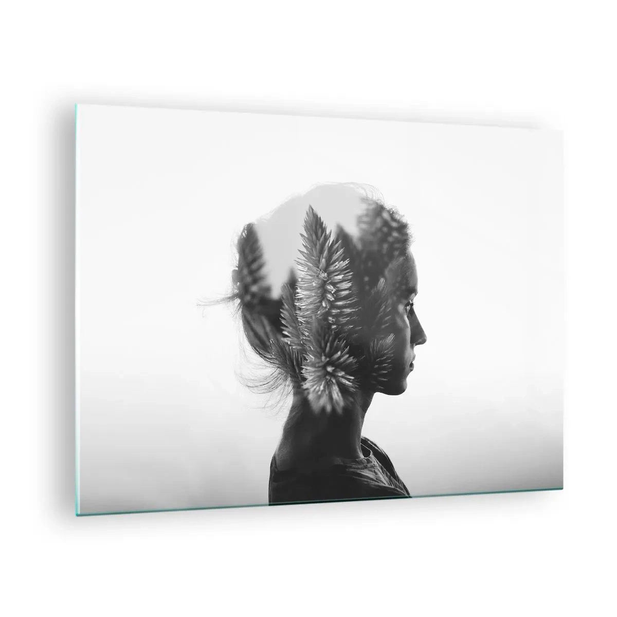 Üveg kép - Egy fekete-fehér ruhás nő, tűlevelű erdő motívummal a tetején - 70x50cm - A fenyőerdő hölgye - Modern fali dekoráció nappalihoz és hálószobához ARTTOR