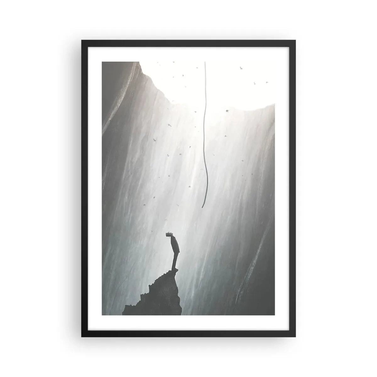 Poszter fehér keretben - Egy alak egy szikla szélén a mélység fényében - 50x70cm - Mindig van kiút - Modern fali dekoráció nappalihoz és hálószobához ARTTOR