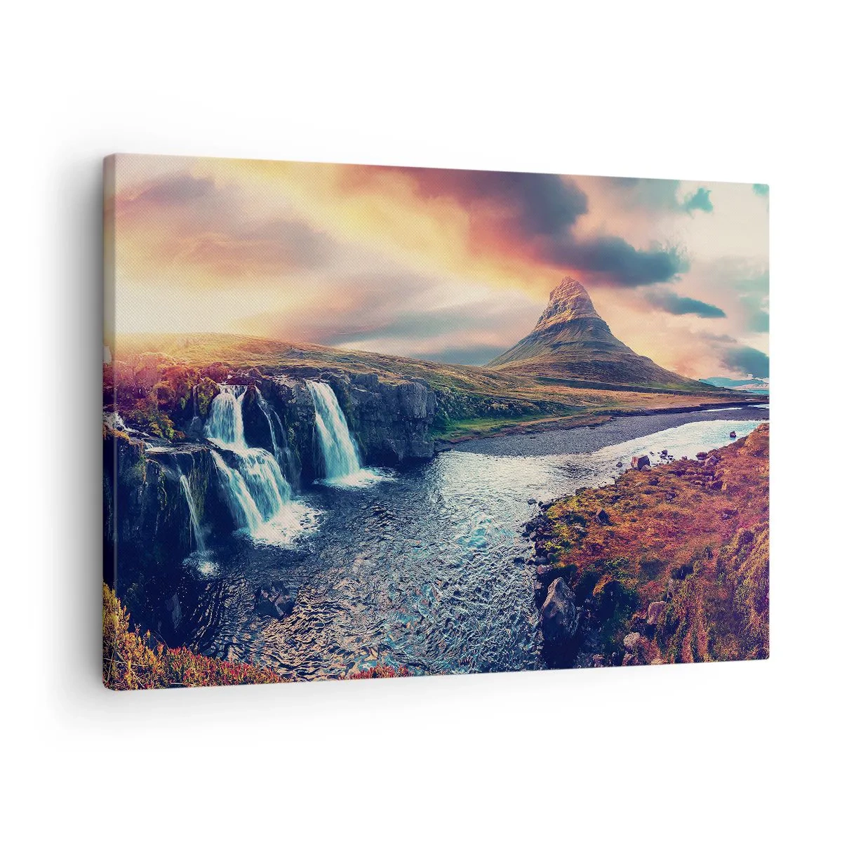 Vászonkép - Kilátás a vízesésre és a hegyre a lenyugvó nap fényében - 70x50cm - A természet fenségében - Modern fali dekoráció nappalihoz és hálószobához ARTTOR
