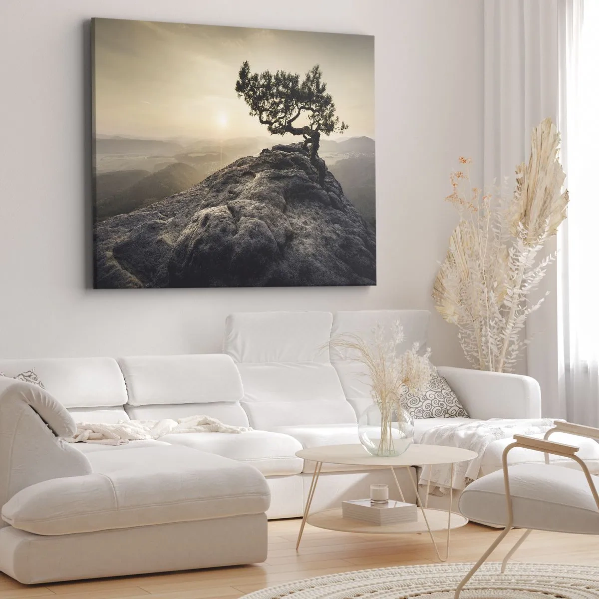 Vászonkép - Egy magányos fa egy sziklás csúcson a napfényben - 70x50cm - Az élet mindig győz - Modern fali dekoráció nappalihoz és hálószobához ARTTOR