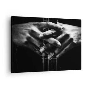 Vászonkép - Kezek összekulcsolva egy gitáron, monokróm hangon - 70x50cm - Művész imája - Modern fali dekoráció nappalihoz és hálószobához ARTTOR