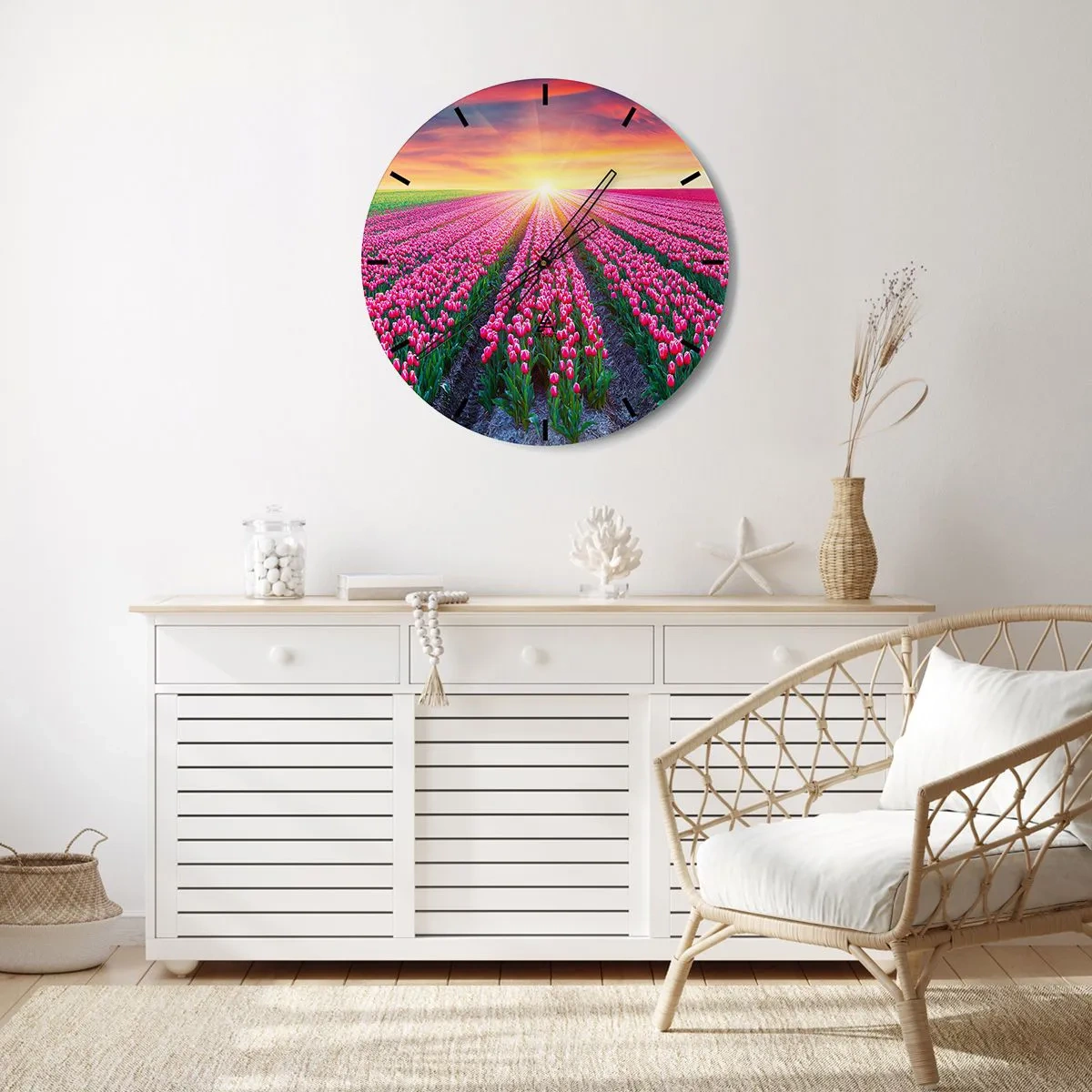 Falióra, Óra - Piros tulipánmező naplementekor - 30x30cm - Gyönyör farm - Modern fali dekoráció nappalihoz, konyhához és hálószobához ARTTOR