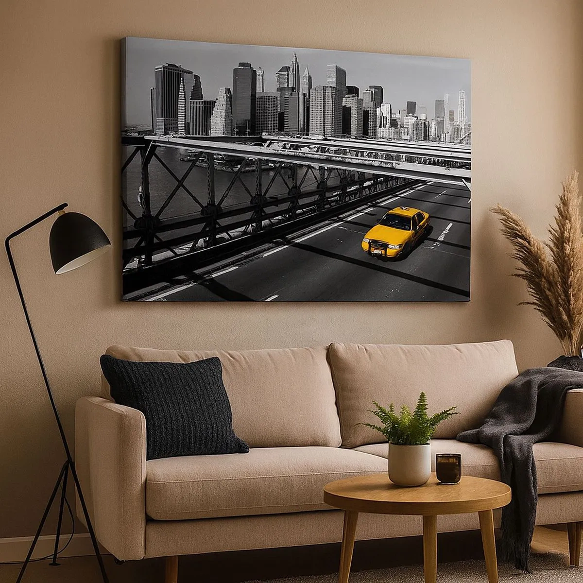 Vászonkép - Sárga taxi egy hídon, kilátással New York látképére - 70x50cm - Nagy város színei - Modern fali dekoráció nappalihoz és hálószobához ARTTOR
