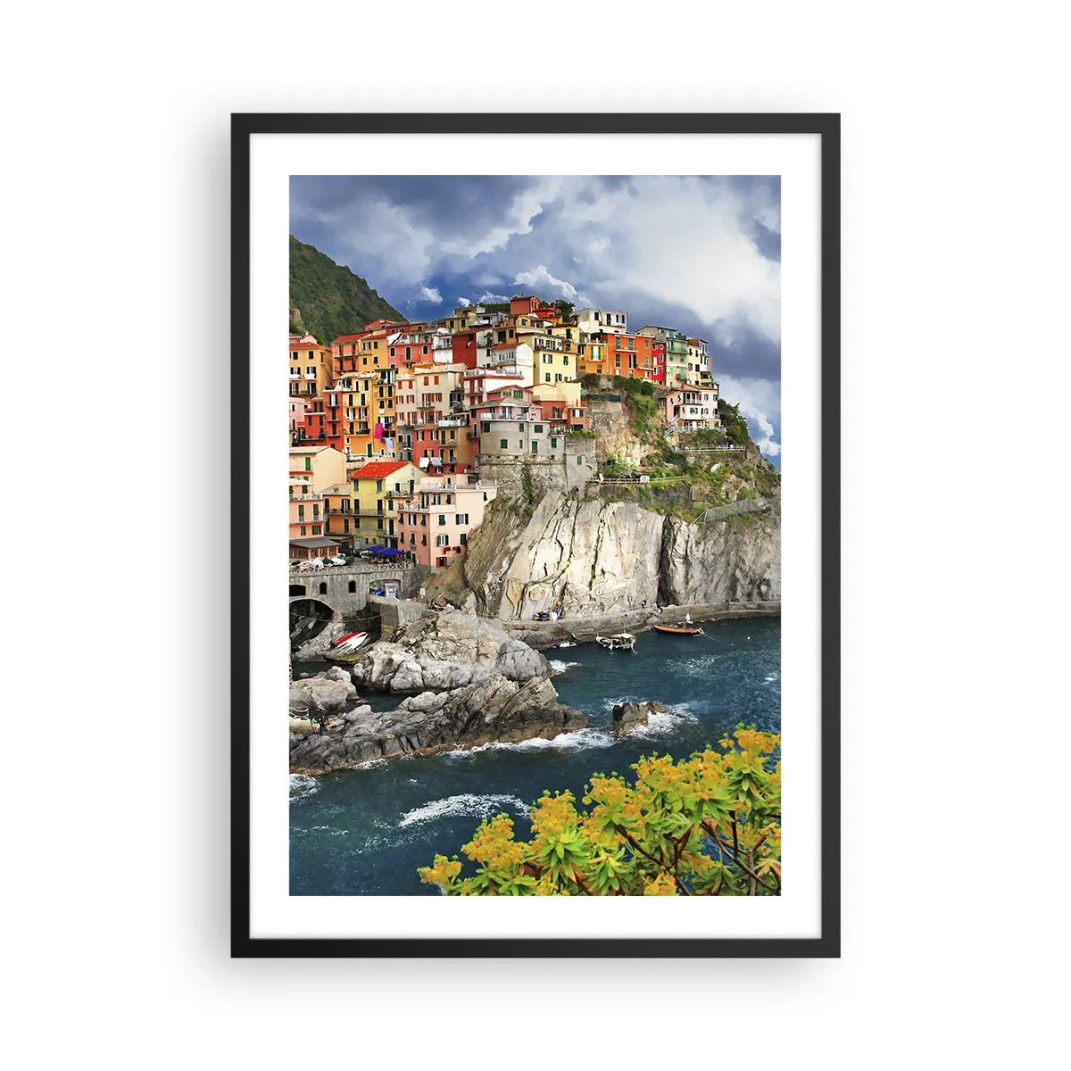 Poszter fehér keretben - Színes házak a sziklákon a tengerparton egy festői városban - 50x70cm - Egy csoport a sziklákra simulva - Modern fali dekoráció nappalihoz és hálószobához ARTTOR