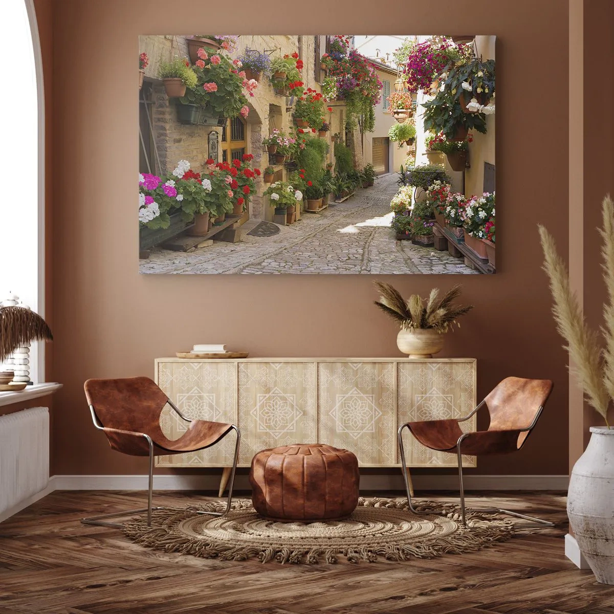 Vászonkép - Egy utca cserepes virágokkal és kőfalakkal - 70x50cm - A virágok özönében - Modern fali dekoráció nappalihoz és hálószobához ARTTOR