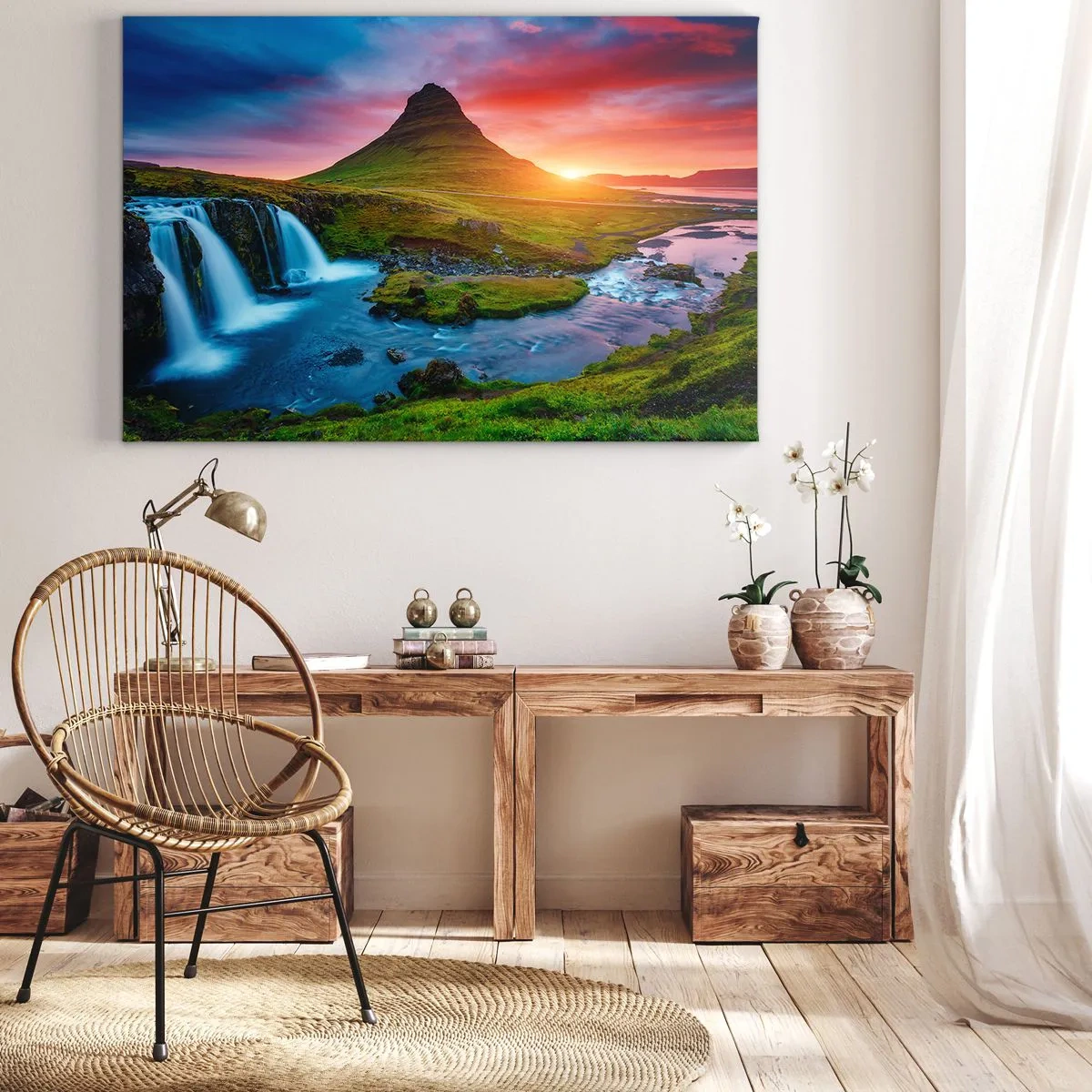 Vászonkép - Festői vízesés és hegy naplementekor - 70x50cm - Izland - tűz és víz - Modern fali dekoráció nappalihoz és hálószobához ARTTOR