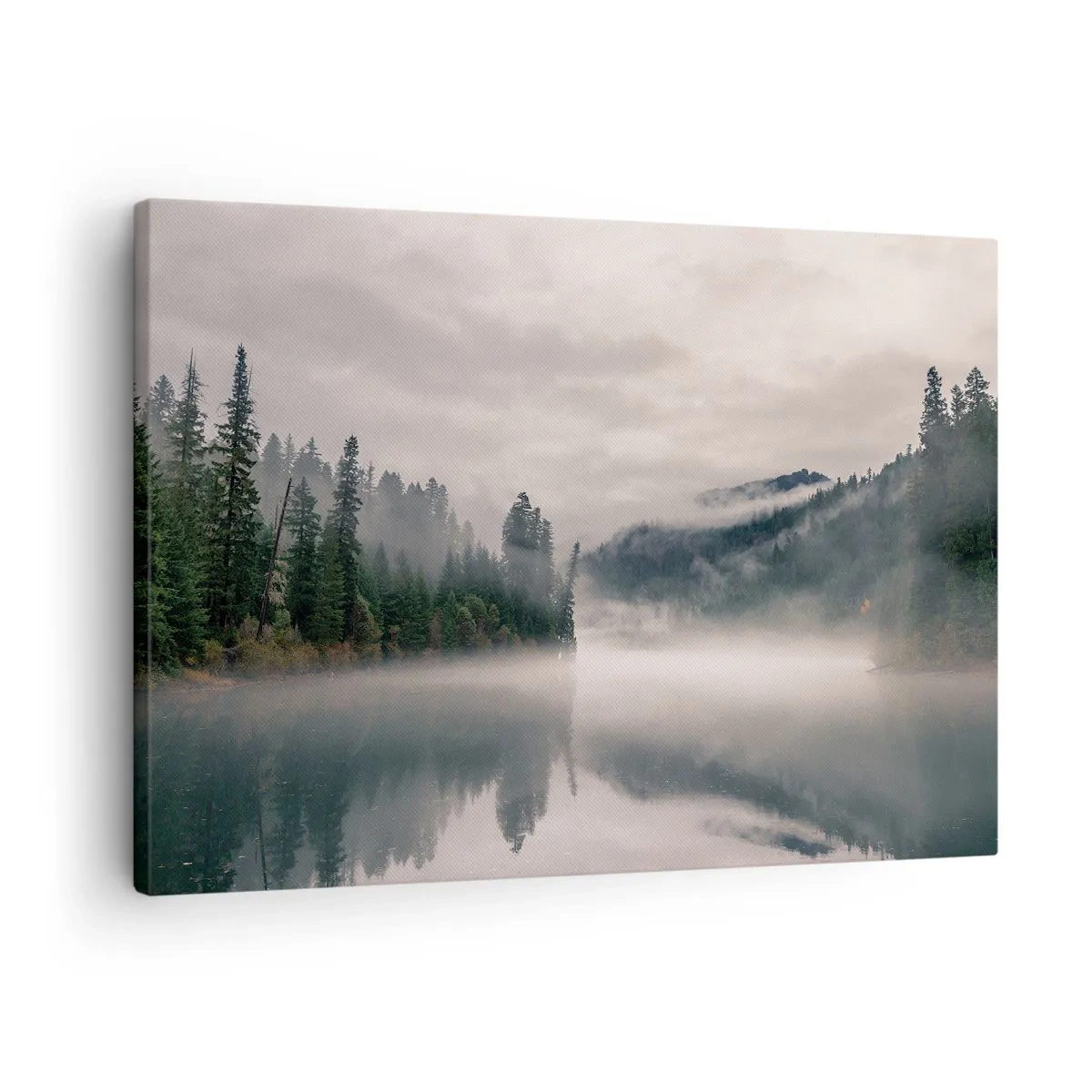 Vászonkép - Egy ködös erdő tükröződik egy nyugodt tóban - 70x50cm - Ábrándosan, ködben - Modern fali dekoráció nappalihoz és hálószobához ARTTOR