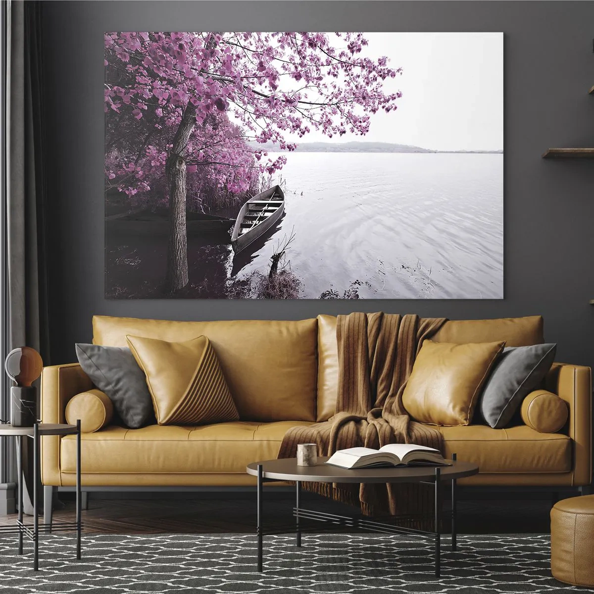 Üveg kép - Egy hajó a parton, egy rózsaszín fával a víz felett - 70x50cm - Rózsaszín csendben - Modern fali dekoráció nappalihoz és hálószobához ARTTOR