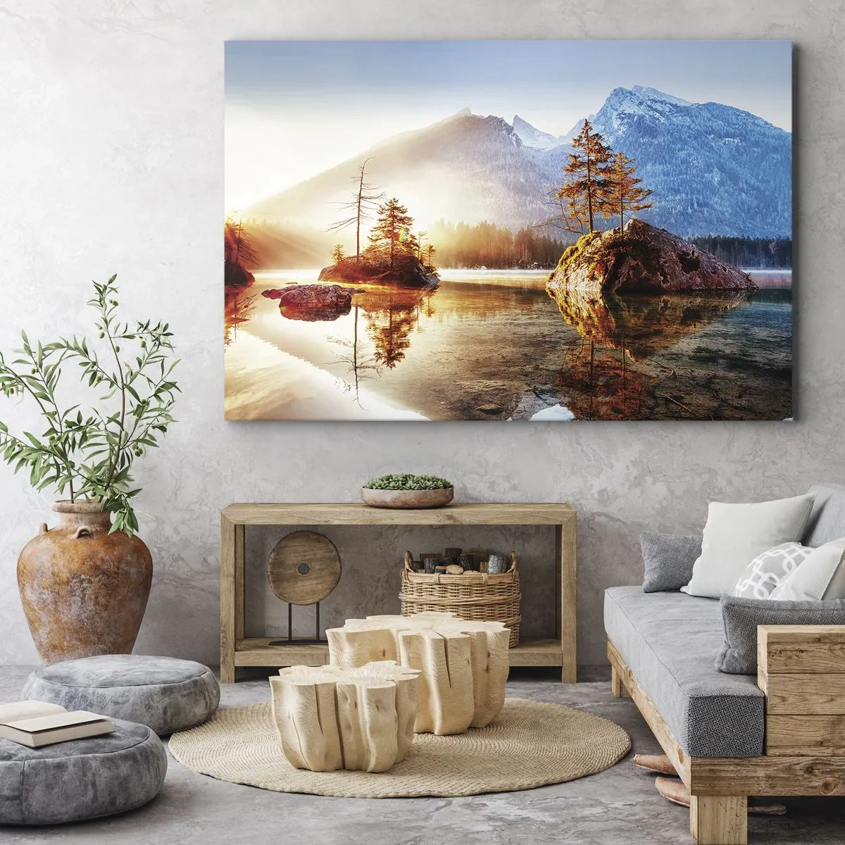 Vászonkép - Egy tó, háttérben szigetekkel és hegyekkel napfelkeltekor - 70x50cm - A természet új fényben - Modern fali dekoráció nappalihoz és hálószobához ARTTOR