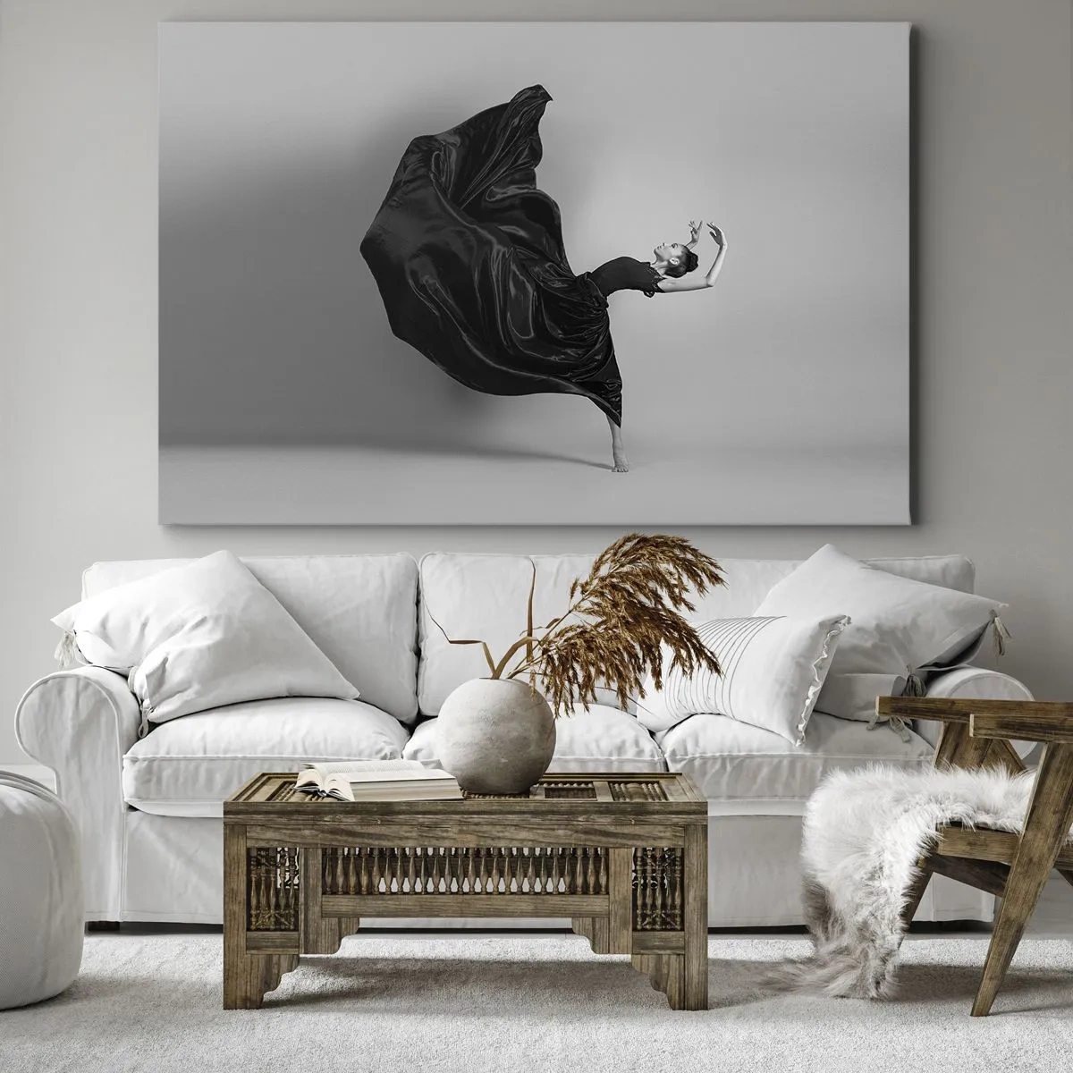 Vászonkép - Egy elegáns táncos fekete ruhában mozgásban - 70x50cm - Szárnyas zene - Modern fali dekoráció nappalihoz és hálószobához ARTTOR