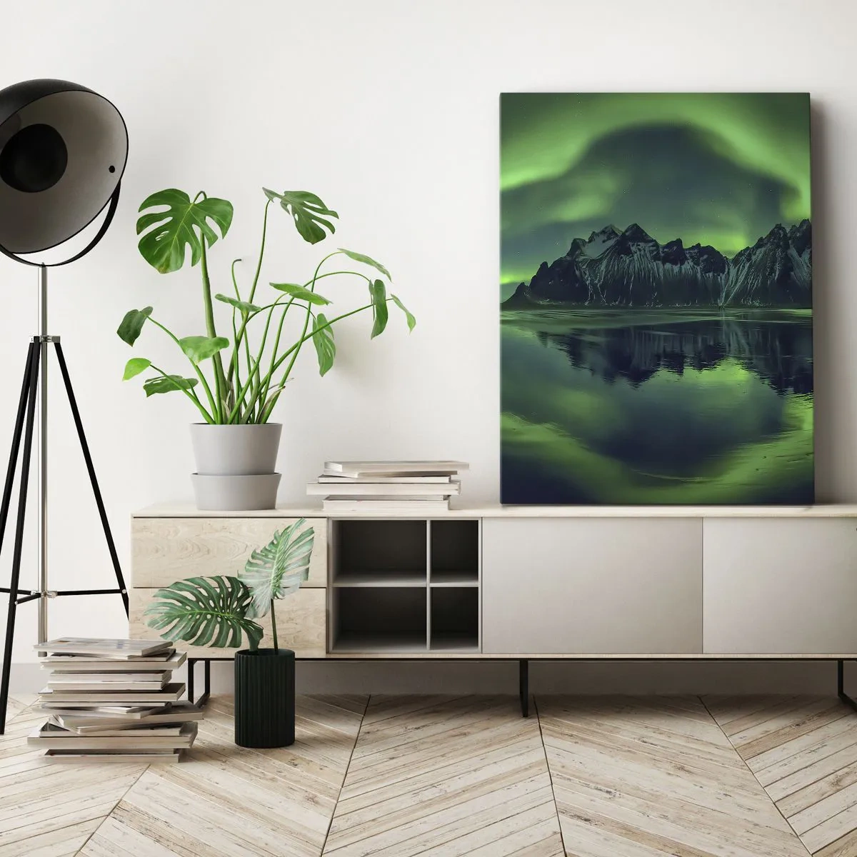 Vászonkép - A sarki fény karjaiban - 50x70 cm