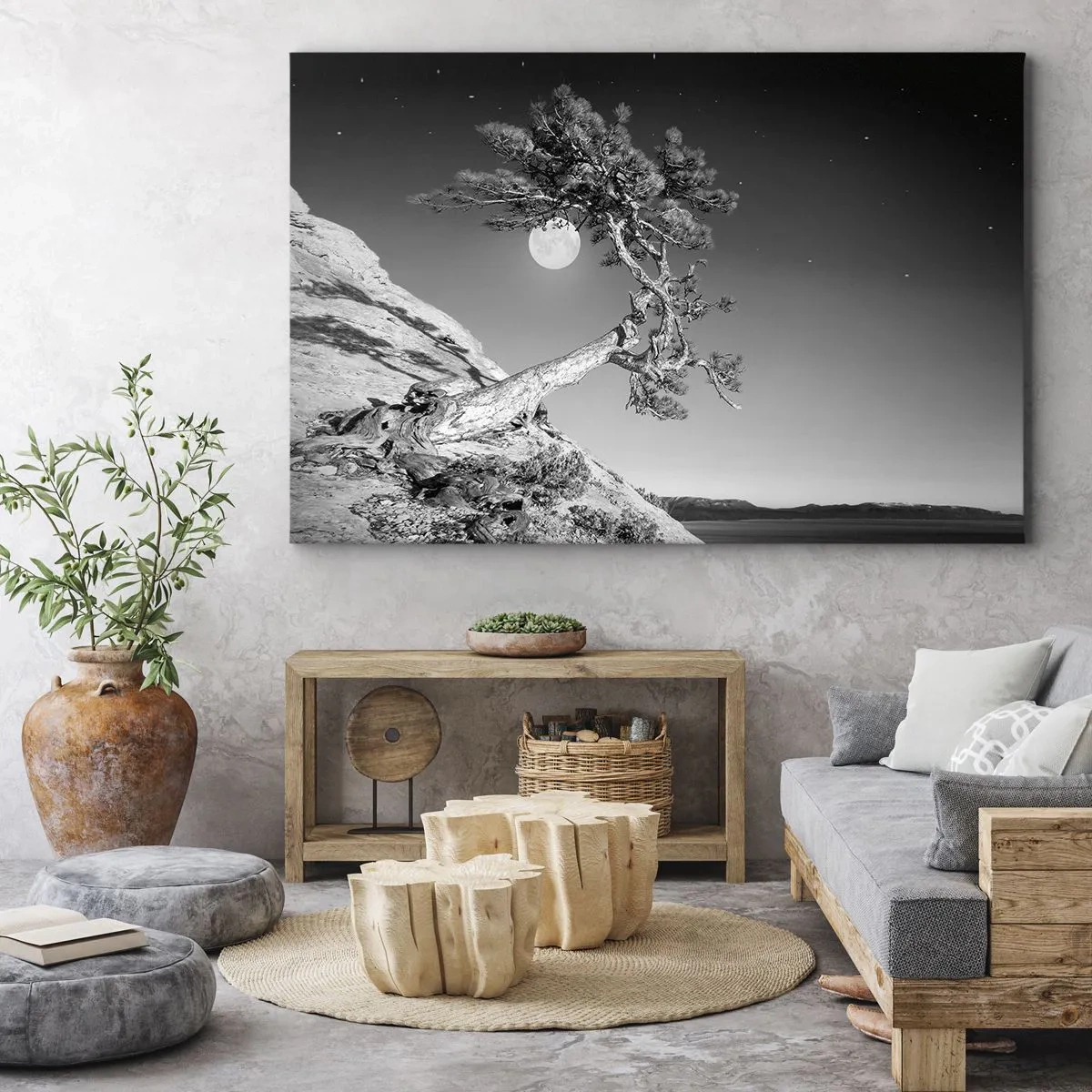 Vászonkép - Fekete-fehér fa egy sziklán, a háttérben a holddal - 70x50cm - Győztes harcos - Modern fali dekoráció nappalihoz és hálószobához ARTTOR