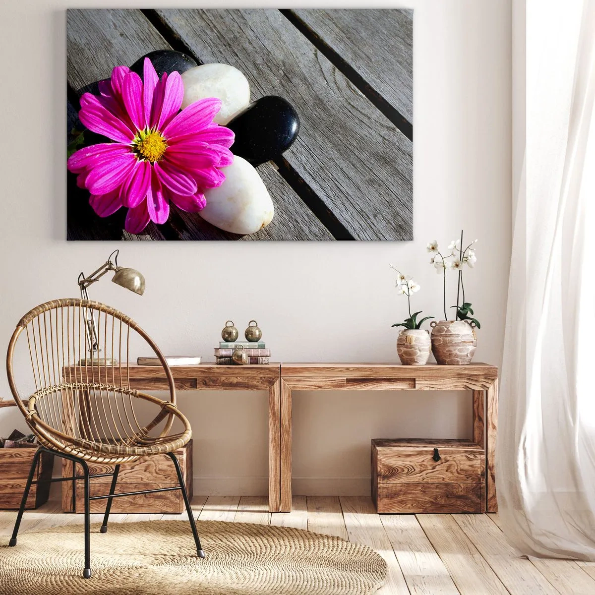 Vászonkép - Rózsaszín virág, fa táblák és kövek hátterében - 70x50cm - Pihenés a mólón - Modern fali dekoráció nappalihoz és hálószobához ARTTOR