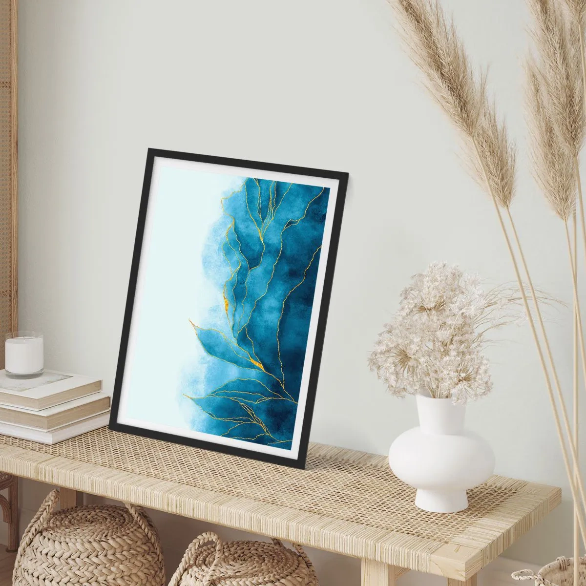 Poszter fehér keretben - Egy absztrakt kompozíció kék árnyalatokban, arany vonalakkal. - 50x70cm - Kék aranyban - Modern fali dekoráció nappalihoz és hálószobához ARTTOR