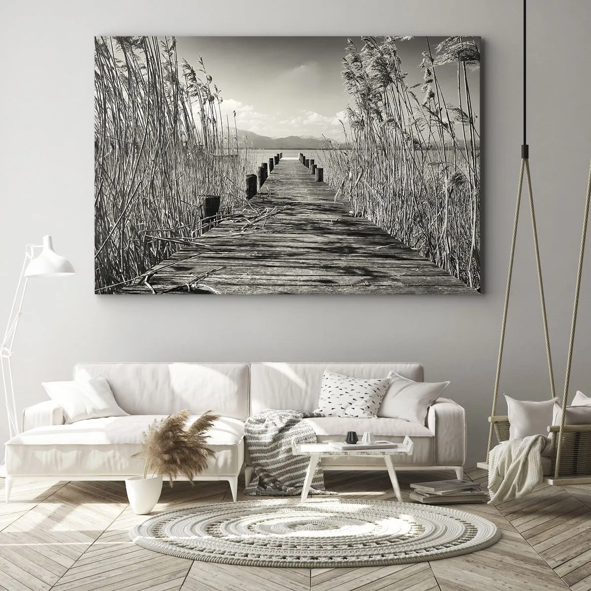 Vászonkép - Egy fából készült móló magas fű között egy szépia árnyalatú tó felett - 70x50cm - A fű csendjében - Modern fali dekoráció nappalihoz és hálószobához ARTTOR
