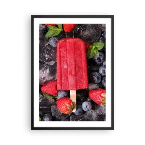 Poszter fehér keretben - Piros fagylaltsorbet pálcikán, eperrel és áfonyával körülvéve - 50x70cm - A forró nyár íze - Modern fali dekoráció nappalihoz és hálószobához ARTTOR