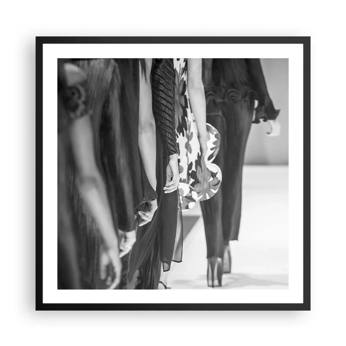 Poszter fehér keretben - Stílusos felvonulás - 60x60 cm