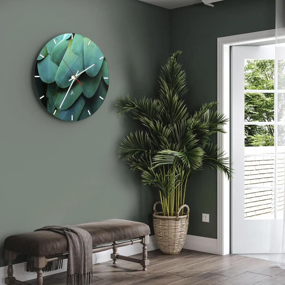 Falióra, Óra - Közeli kép egy egzotikus madár zöld tollairól - 30x30cm - A papagájtermészet precizitása - Modern fali dekoráció nappalihoz, konyhához és hálószobához ARTTOR