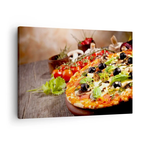 Vászonkép - Pizza olajbogyóval, bazsalikommal és friss alapanyagokkal, fából készült háttéren - 70x50cm - A tellúros összetevőkből - Modern fali dekoráció nappalihoz és hálószobához ARTTOR