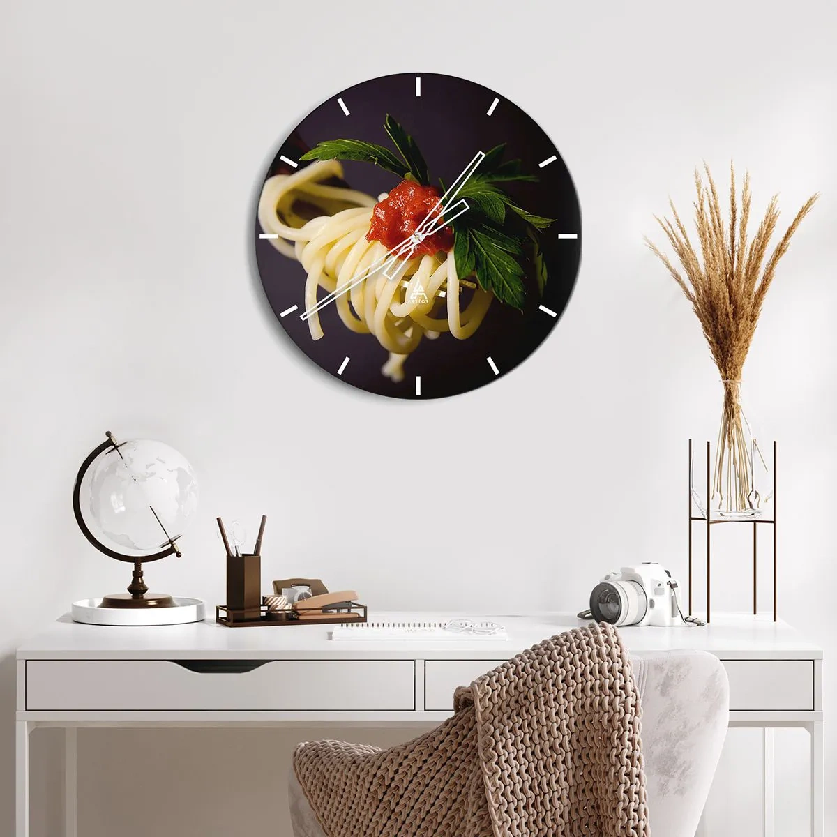 Falióra, Óra - Spagetti paradicsomszósszal és fűszernövényekkel - 30x30cm - Ízletes falat - Modern fali dekoráció nappalihoz, konyhához és hálószobához ARTTOR