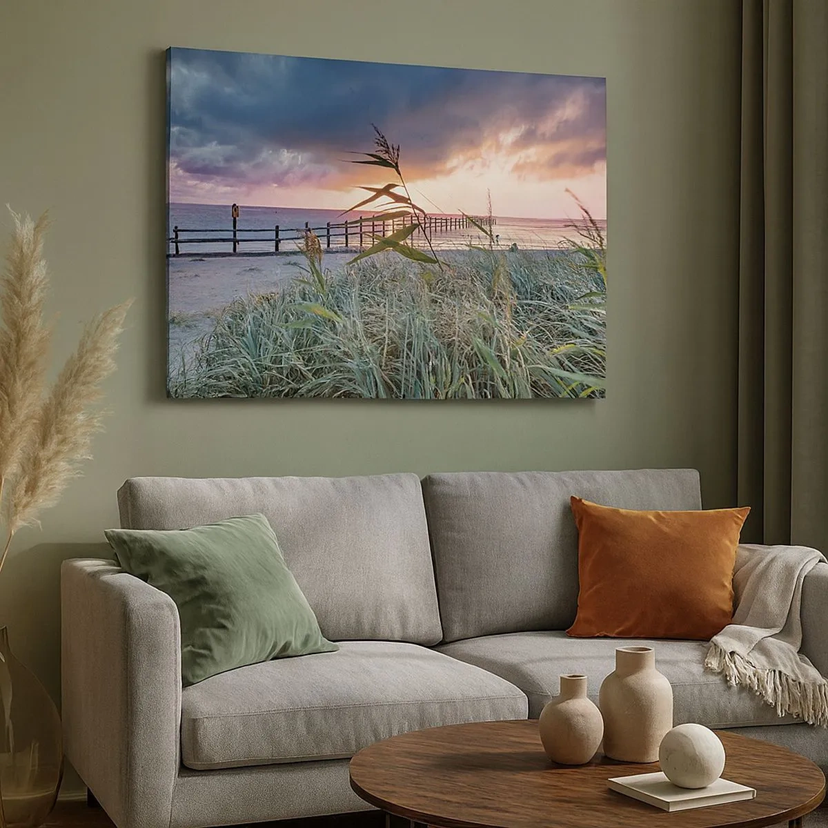 Vászonkép - Strand naplementekor, előtérben fűvel - 70x50cm - Nem múlik el a széllel - Modern fali dekoráció nappalihoz és hálószobához ARTTOR