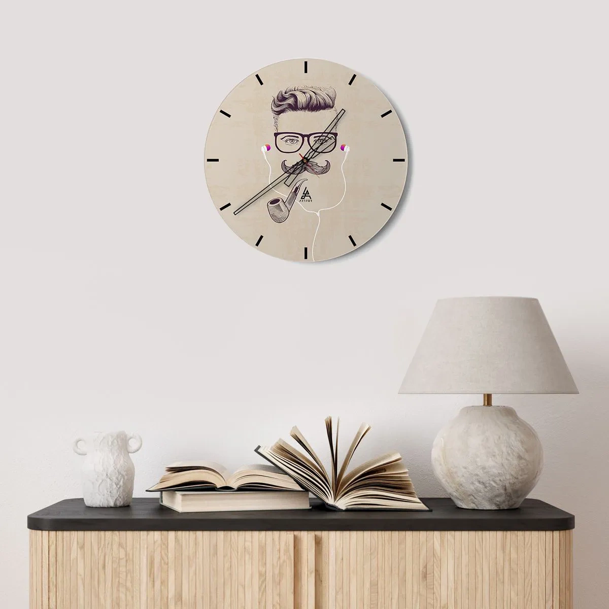 Falióra, Óra - Arc bajusszal, szemüveggel, pipával és fejhallgatóval - 30x30cm - Egy igazi férfi? - Modern fali dekoráció nappalihoz, konyhához és hálószobához ARTTOR