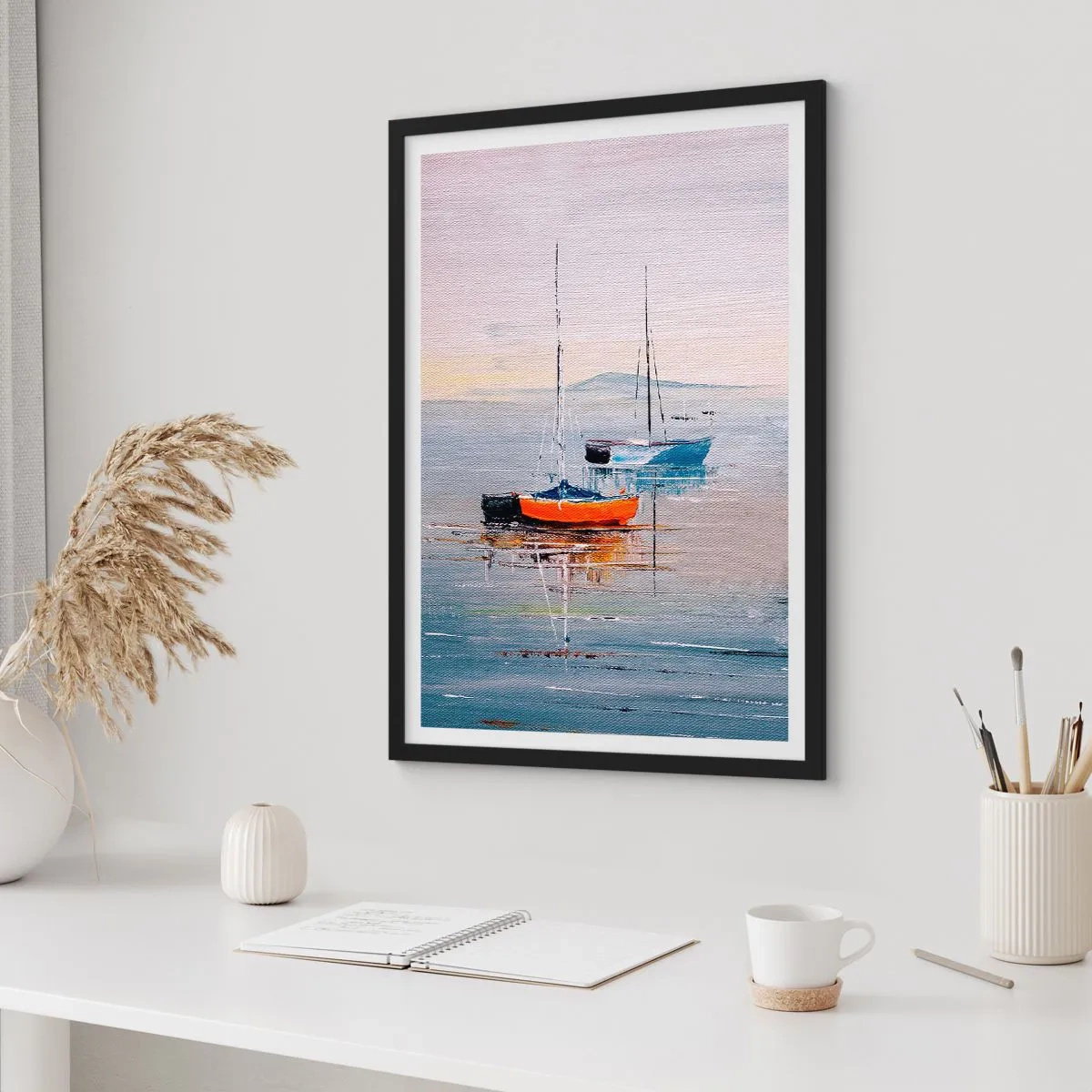 Poszter fehér keretben - Vitorlások nyugodt vízen - 50x70cm - Jól megérdemelt pihenés - Modern fali dekoráció nappalihoz és hálószobához ARTTOR