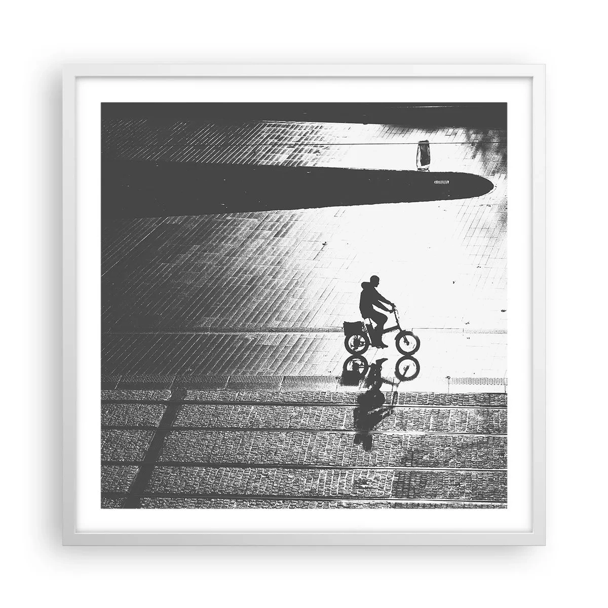 Poszter fekete keretben - Előre, a városon keresztül - 60x60 cm