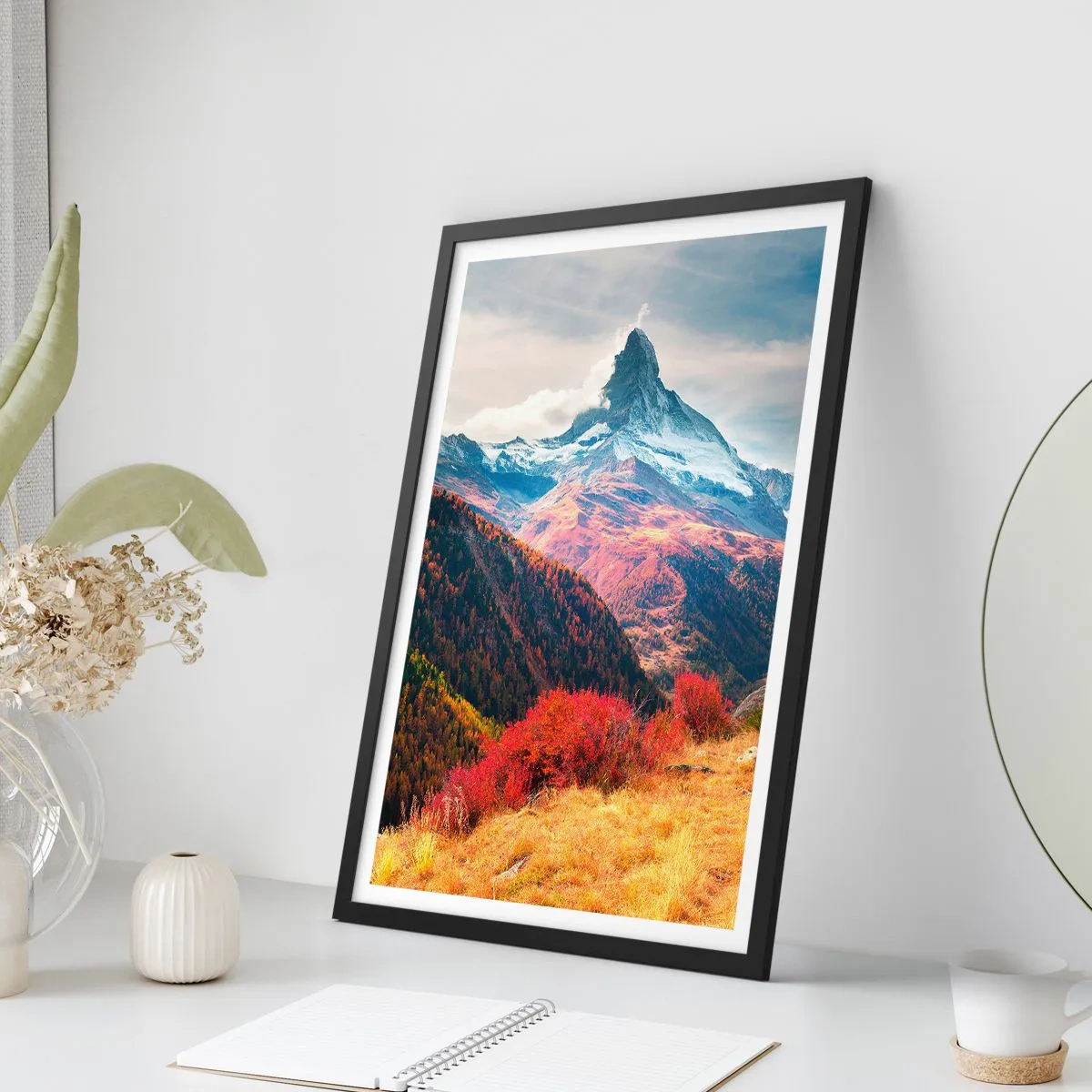 Poszter fehér keretben - Őszi hegyi táj hófödte csúccsal - 50x70cm - Alpesi ősz - Modern fali dekoráció nappalihoz és hálószobához ARTTOR