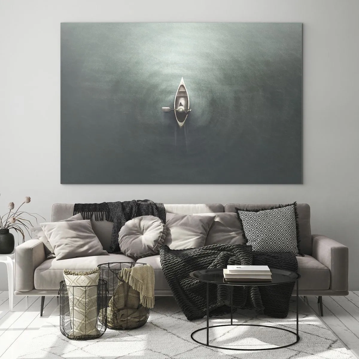 Üveg kép - Egy magányos hajó sodródik egy nyugodt, zöldes tavon - 70x50cm - Egy holdfényes tavon át - Modern fali dekoráció nappalihoz és hálószobához ARTTOR