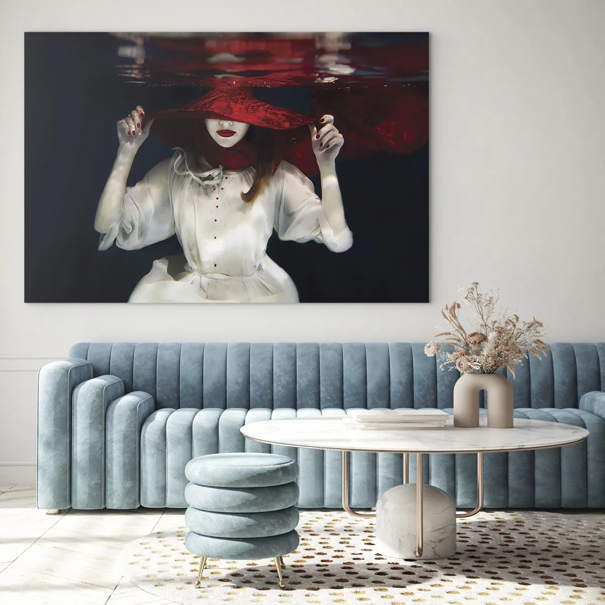 Üveg kép - Nő piros kalapban a víz alatt - 70x50cm - Furi(fele)ség - Modern fali dekoráció nappalihoz és hálószobához ARTTOR