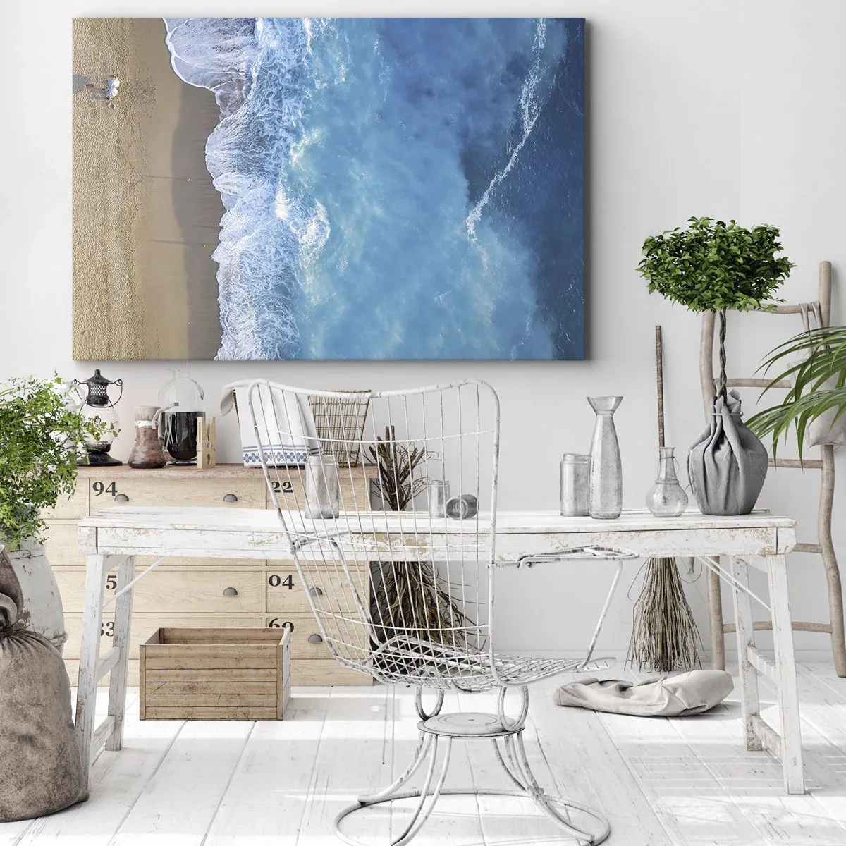 Vászonkép - Madártávlatból a tengerpart és a tenger hullámai - 70x50cm - A kék ereje - Modern fali dekoráció nappalihoz és hálószobához ARTTOR