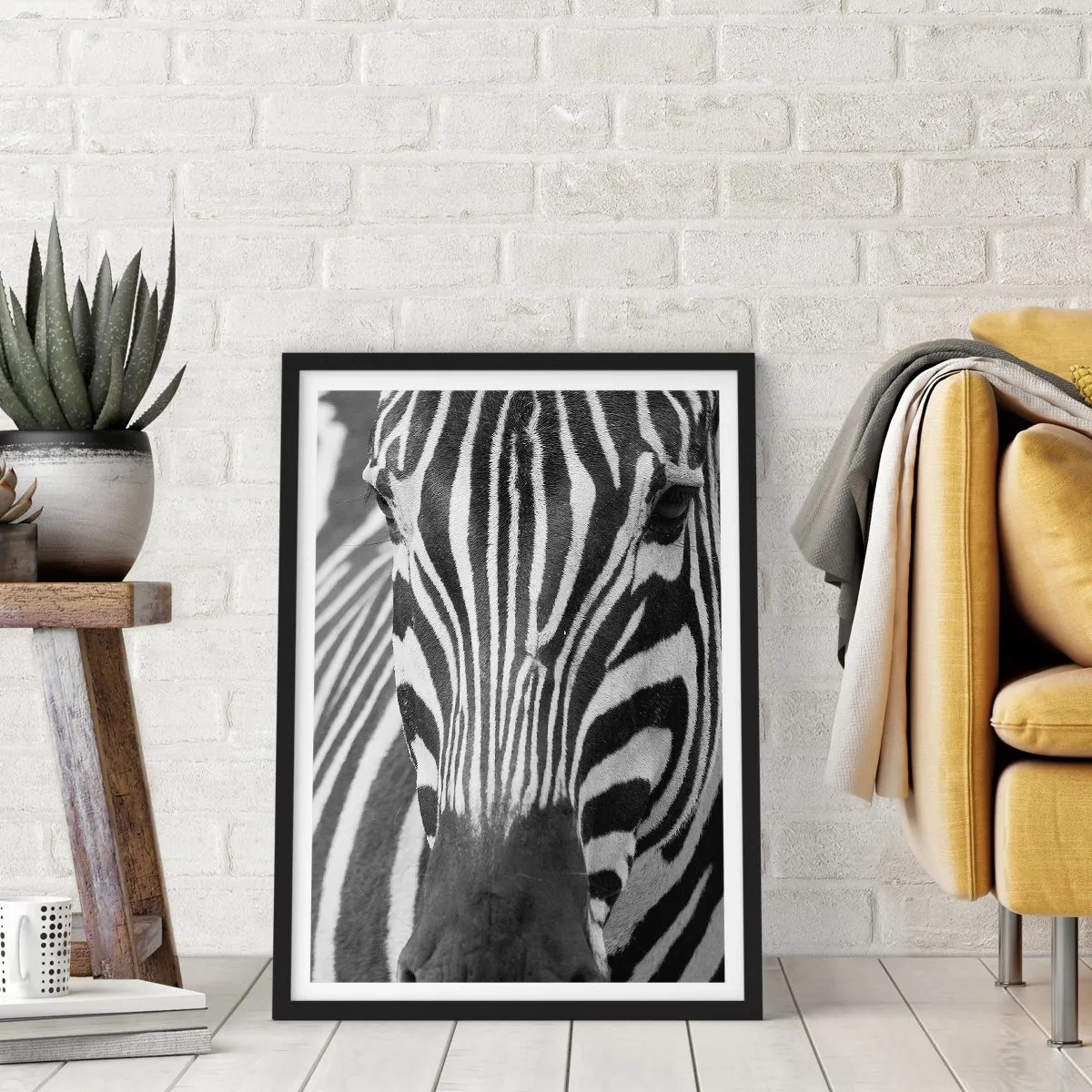 Poszter fehér keretben - Zebra portréja fekete-fehér kompozícióban - 50x70cm - A világ fekete-fehér - Modern fali dekoráció nappalihoz és hálószobához ARTTOR