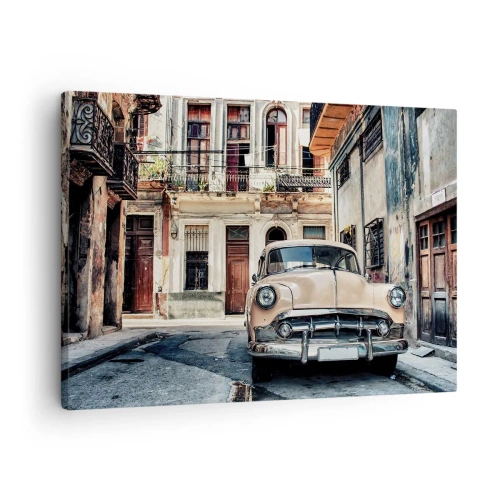 Vászonkép - Egy klasszikus autó a városi építészet hátterében - 70x50cm - A szieszta Havannában - Modern fali dekoráció nappalihoz és hálószobához ARTTOR