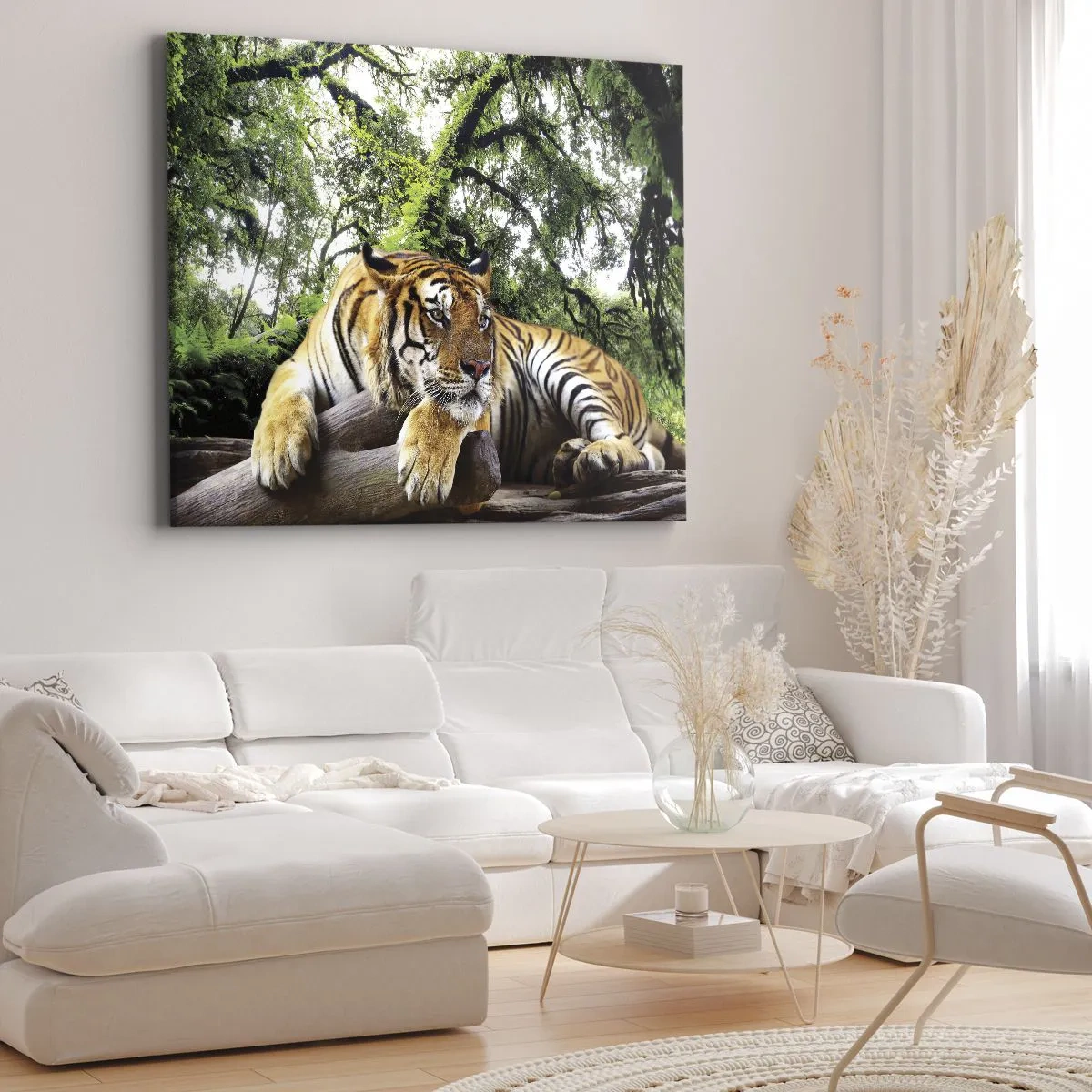Vászonkép - Egy tigris pihen egy trópusi erdőben - 70x50cm - Tisztelettel - Modern fali dekoráció nappalihoz és hálószobához ARTTOR