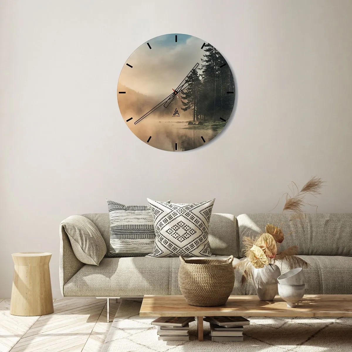 Falióra, Óra - Ködös erdei táj egy nyugodt tó felett - 30x30cm - A nap születése - Modern fali dekoráció nappalihoz, konyhához és hálószobához ARTTOR