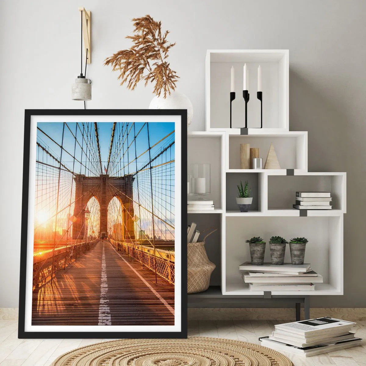 Poszter fehér keretben - A Brooklyn híd, amelyet a felkelő nap sugarai világítanak meg - 50x70cm - Az arany hídon - Modern fali dekoráció nappalihoz és hálószobához ARTTOR