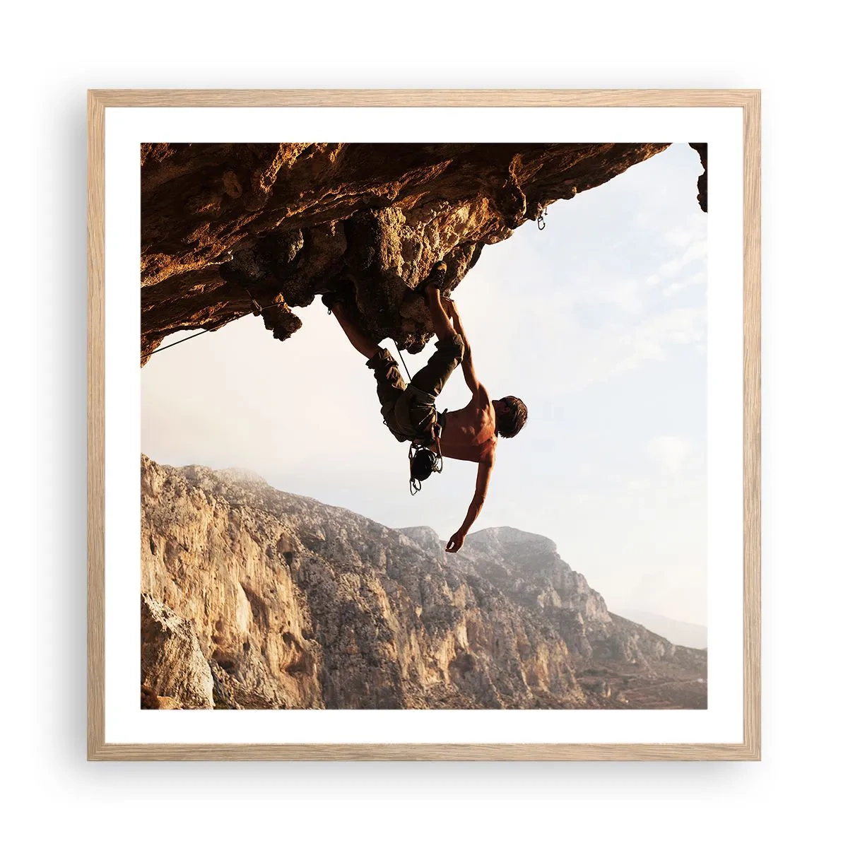 Poszter világos tölgy keretben - A világ egy szikladarabon összezsugorodott egy kézben - 60x60 cm