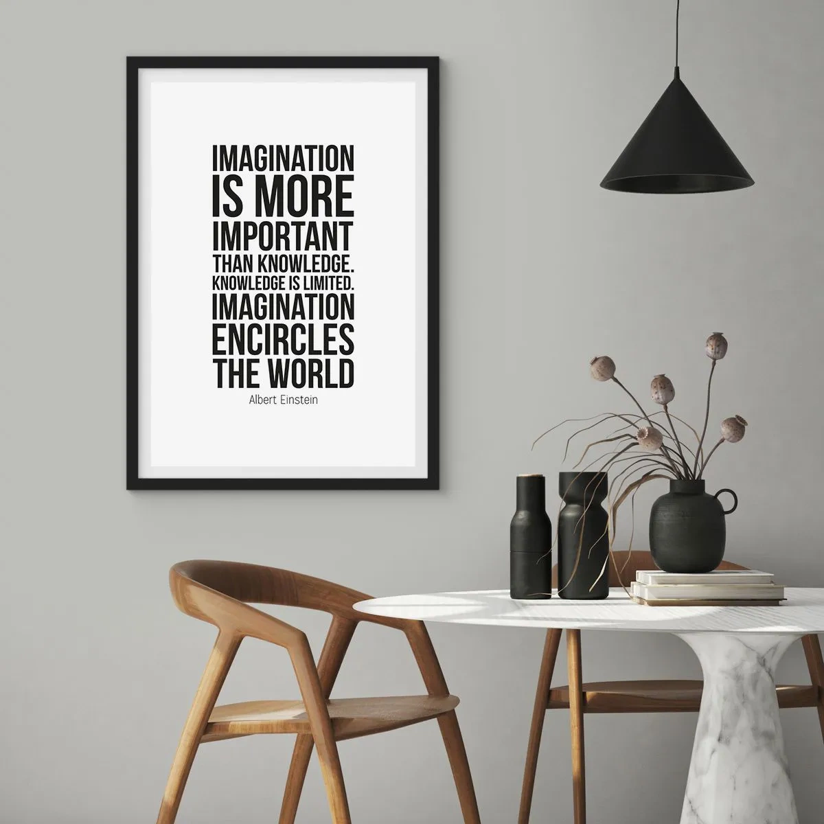 Poszter fehér keretben - Egy idézet a képzeletről fehér alapon - 50x70cm - Einstein a képzelet erejéről - Modern fali dekoráció nappalihoz és hálószobához ARTTOR