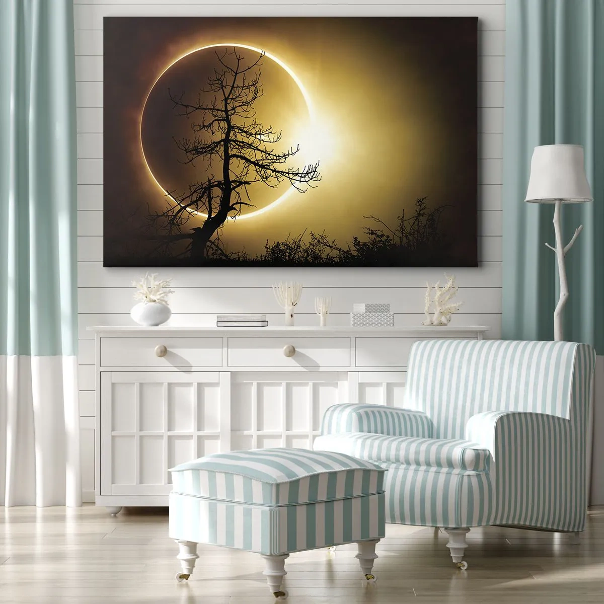 Vászonkép - Napfogyatkozás egy fa sziluettjével az előtérben - 70x50cm - Teljes napfogyatkozás - Modern fali dekoráció nappalihoz és hálószobához ARTTOR
