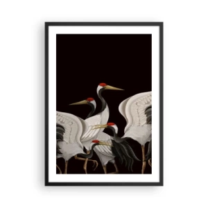 Poszter fehér keretben - Elegáns daruk sötét háttér előtt, keleti stílusban - 50x70cm - Madádolgok - Modern fali dekoráció nappalihoz és hálószobához ARTTOR
