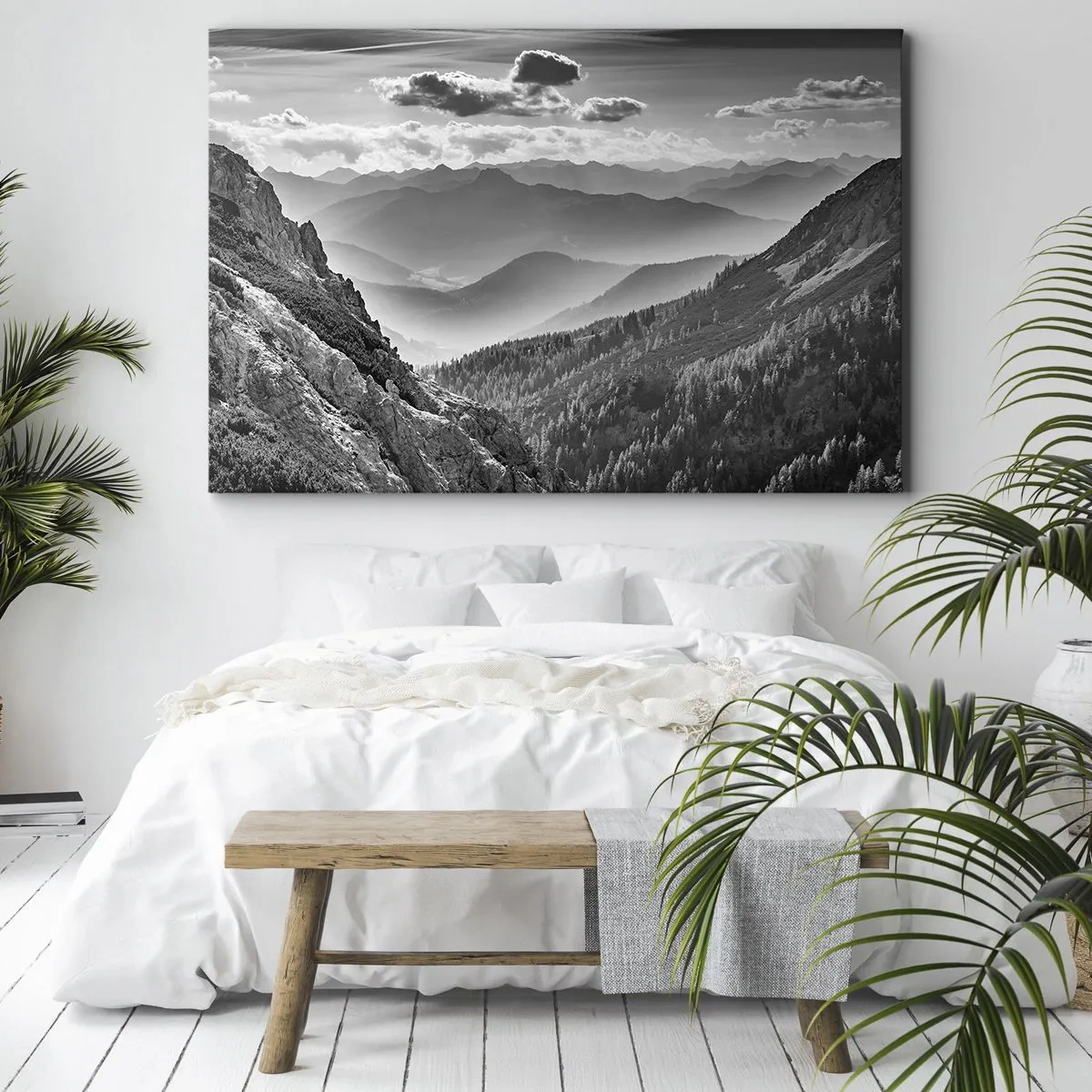Vászonkép - Fekete-fehér hegyi táj felhőkkel a csúcsok felett - 70x50cm - Egészen a horizontig - Modern fali dekoráció nappalihoz és hálószobához ARTTOR