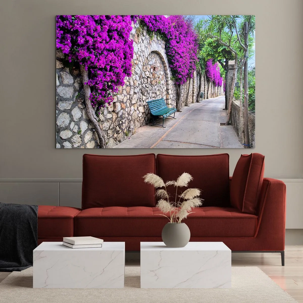 Üveg kép - Egy kőfal lila virágokkal és egy paddal az ösvény mentén - 70x50cm - Találkozzunk minél előbb - Modern fali dekoráció nappalihoz és hálószobához ARTTOR