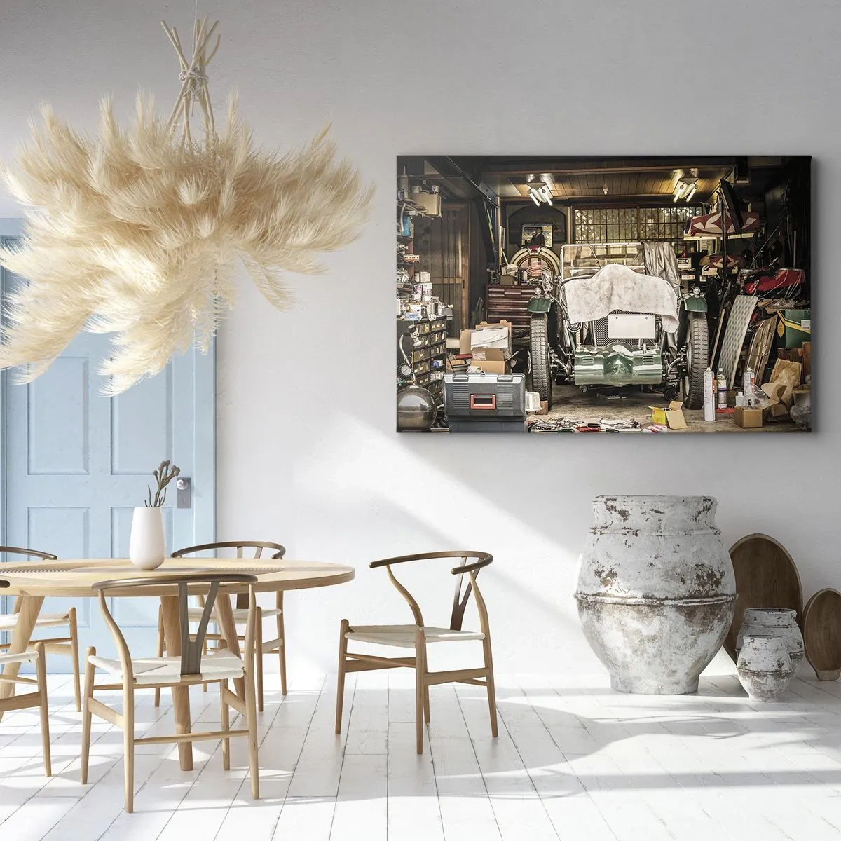 Vászonkép - Egy régi autó egy garázsban, szerszámokkal és felszerelésekkel körülvéve - 70x50cm - Vissza a múltba - Modern fali dekoráció nappalihoz és hálószobához ARTTOR