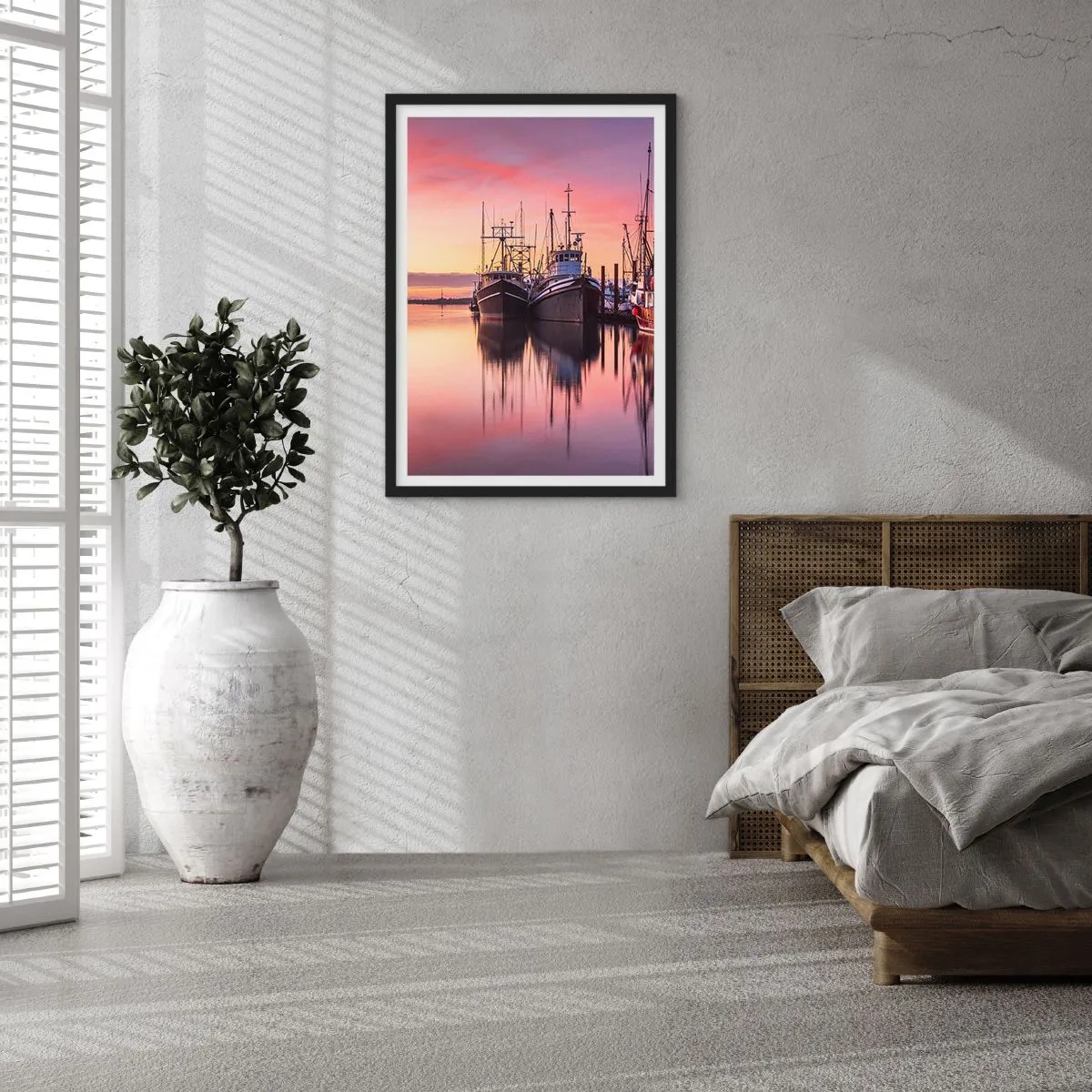 Poszter fehér keretben - Halászhajók a kikötőben naplementekor - 50x70cm - Másnap előtt - Modern fali dekoráció nappalihoz és hálószobához ARTTOR