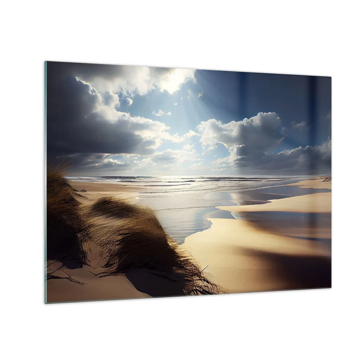 Üveg kép - Egy vad strand, melyet a felhők alól beszűrődő napsugarak világítanak meg - 70x50cm - Tengerpart, vad tengerpart - Modern fali dekoráció nappalihoz és hálószobához ARTTOR