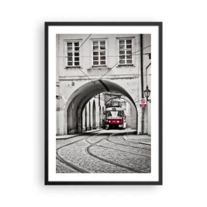 Poszter fehér keretben - Piros villamos fekete-fehér környezetben - 50x70cm - A város labirintusán keresztül - Modern fali dekoráció nappalihoz és hálószobához ARTTOR