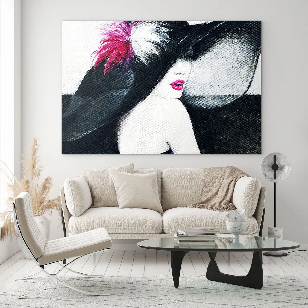Üveg kép - Portré egy nőről egy nagy kalapban, rózsaszín tollal - 70x50cm - Mindig titok - Modern fali dekoráció nappalihoz és hálószobához ARTTOR