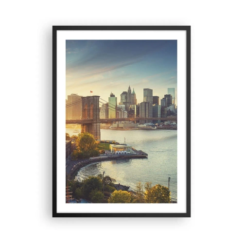 Poszter fehér keretben - Brooklyn híd és Manhattan látképe alkonyatkor - 50x70cm - Nagyváros hajnala - Modern fali dekoráció nappalihoz és hálószobához ARTTOR